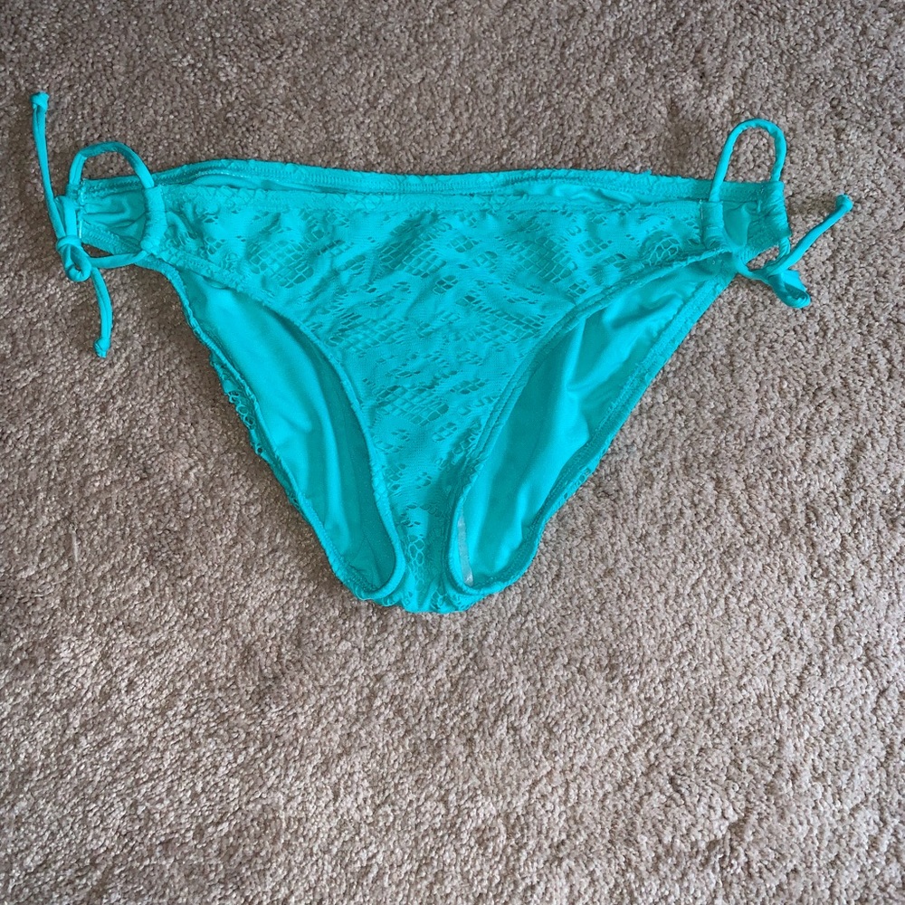 Kenneth Cole Reaction crochet bikini bottom